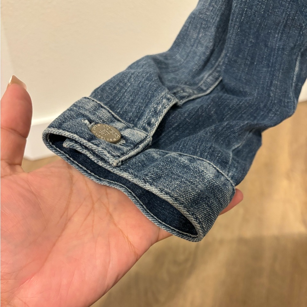 Guess - Picture 6 of 7
